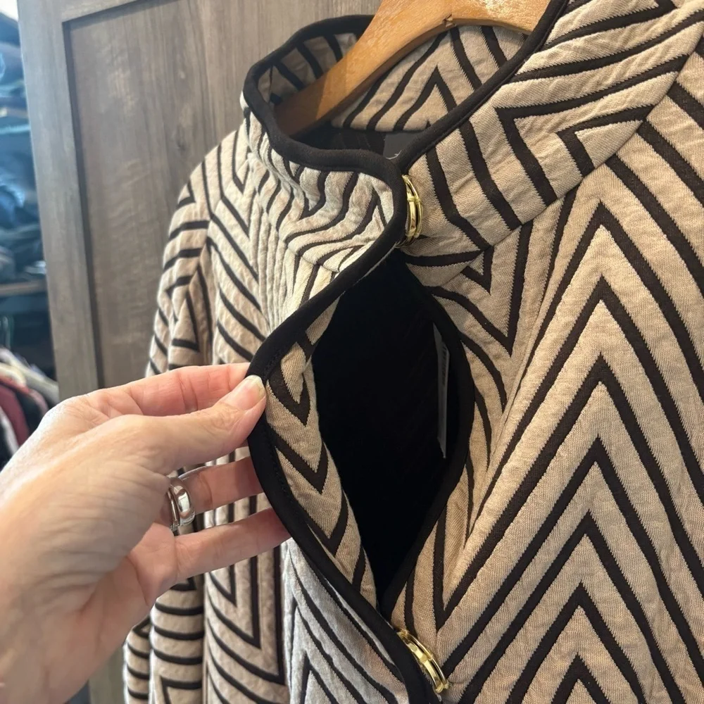 Chico's Travelers L/XL Jacquard Jacket Cape with Chevron Pattern - Picture 6 of 8
